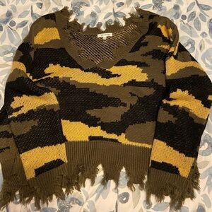 Boutique Miracle Frayed sweater size small/medium